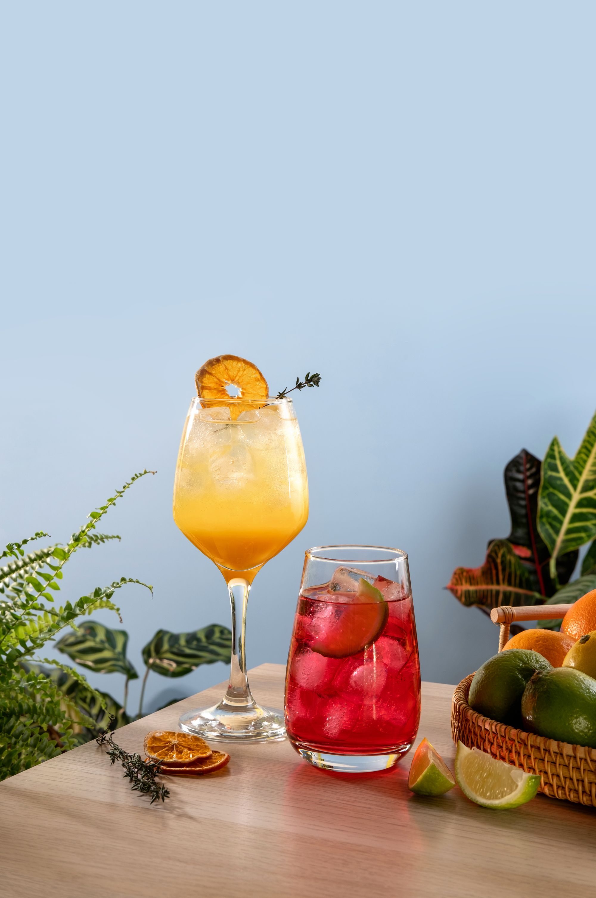 unterschiedliche Cocktails mit Obst