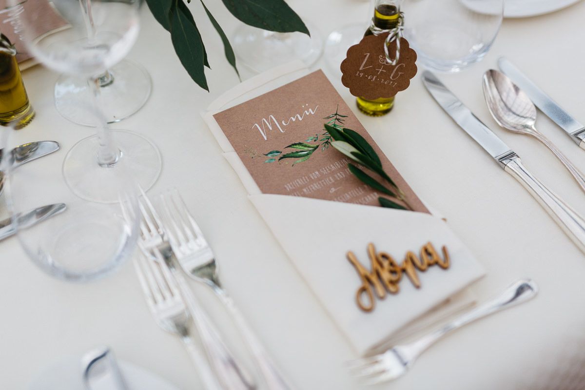 Give Away: Hochzeitsdeko und Gastgeschenk platziert auf der Hochzeitstafel 