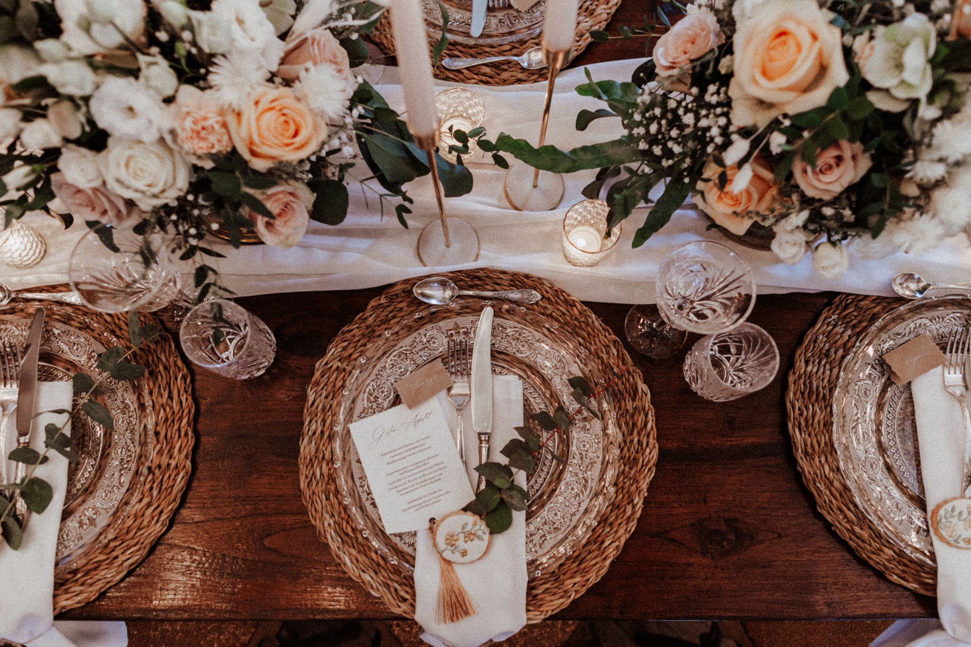 Tischdeko mit Hochzeitsserviette
