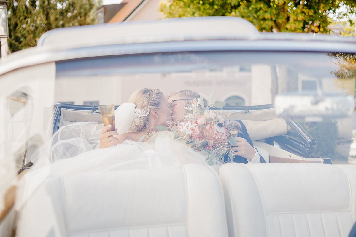 Ihr wollt zur Hochzeit Autoschmuck? Tipps und Ideen gibt es hier