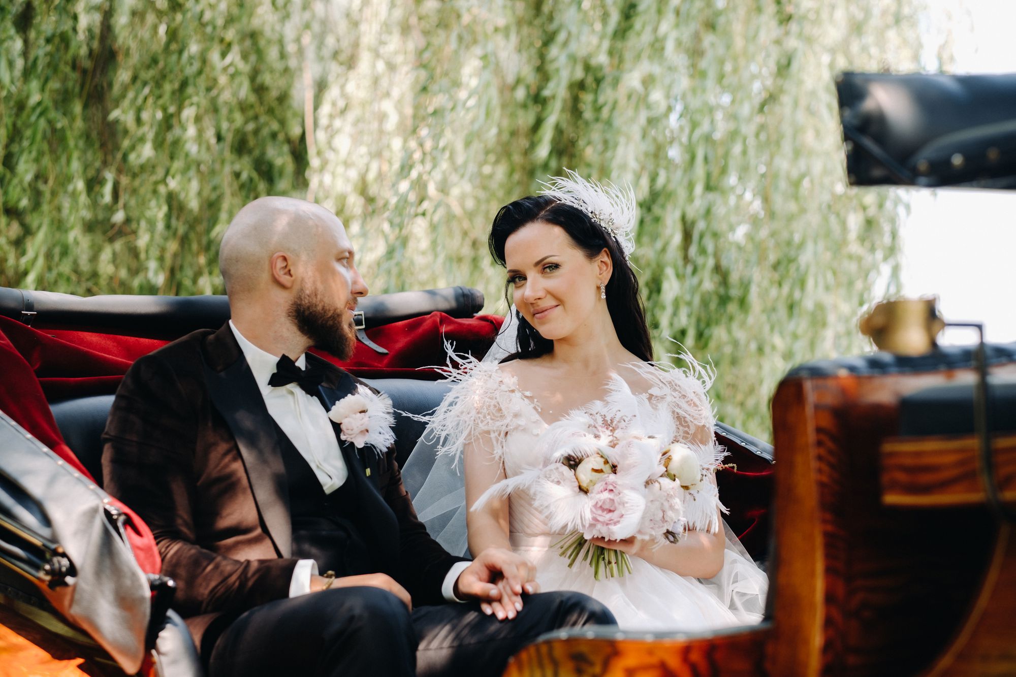 Hochzeitswagen – damit fahren Brautpaare nach der Trauung ins Glück