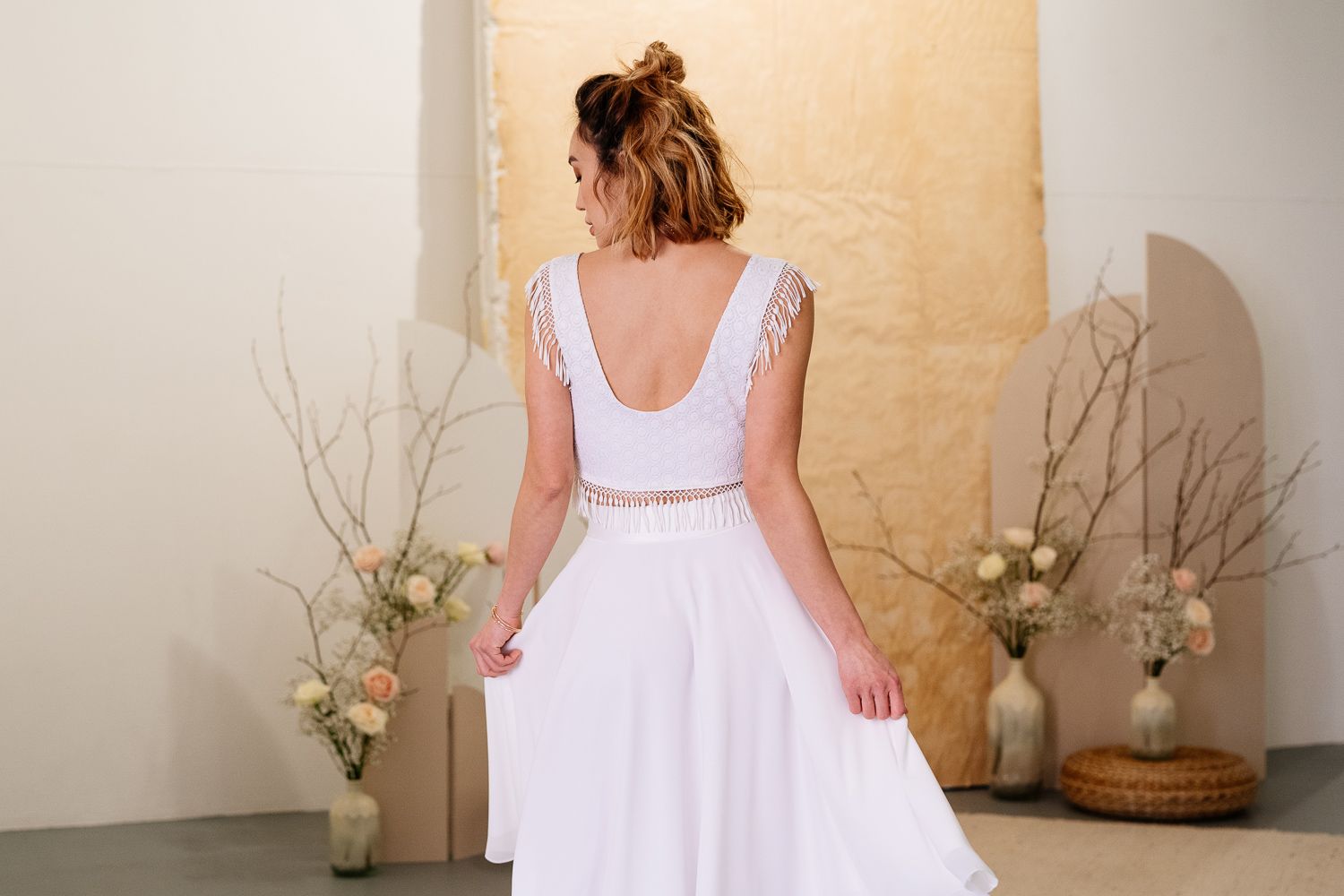 Ein zweiteiliges Brautkleid mit Rückenausschnitt
