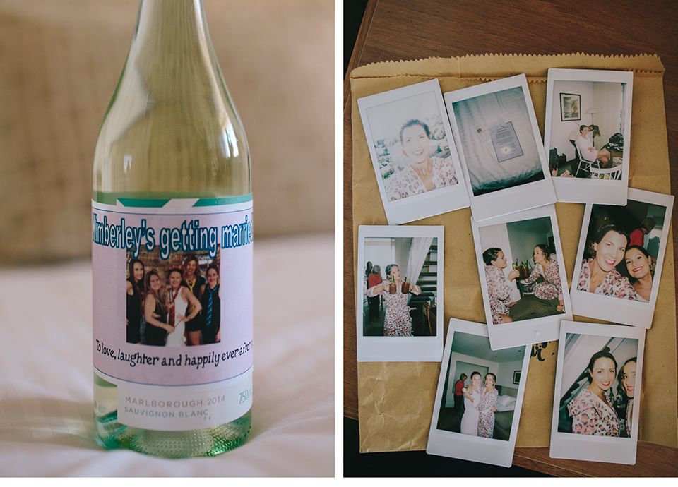 Überraschungs Box: Flasche mit Foto und Trauzeugin Fotos (getty images)