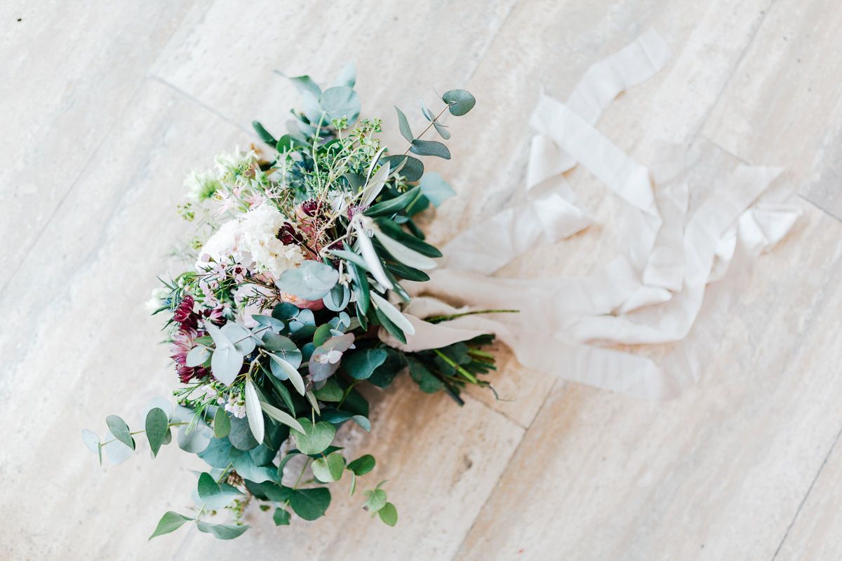 Wasserfall Brautstrauss - Wissenswerte zum Blumenstrauss I WeddyPlace