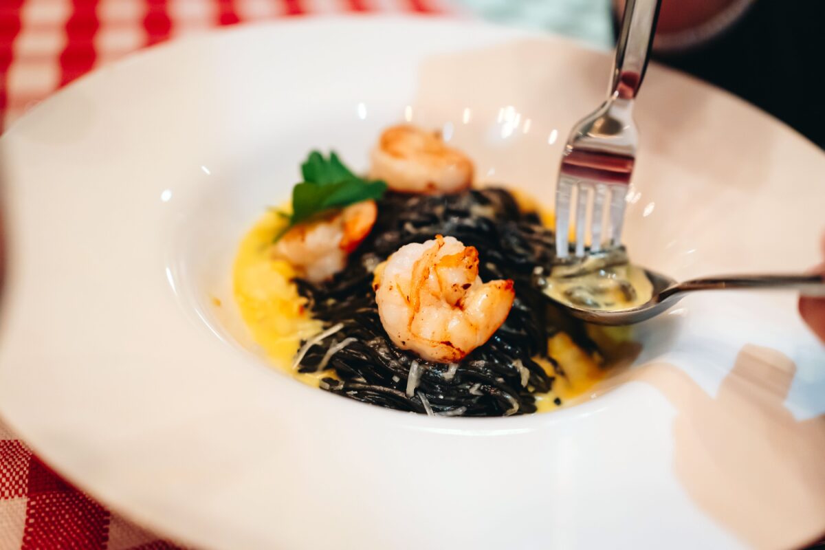 Meeresfrüchte im Restaurant an Bord eines AIDA Kreuzfahrtschiffs.