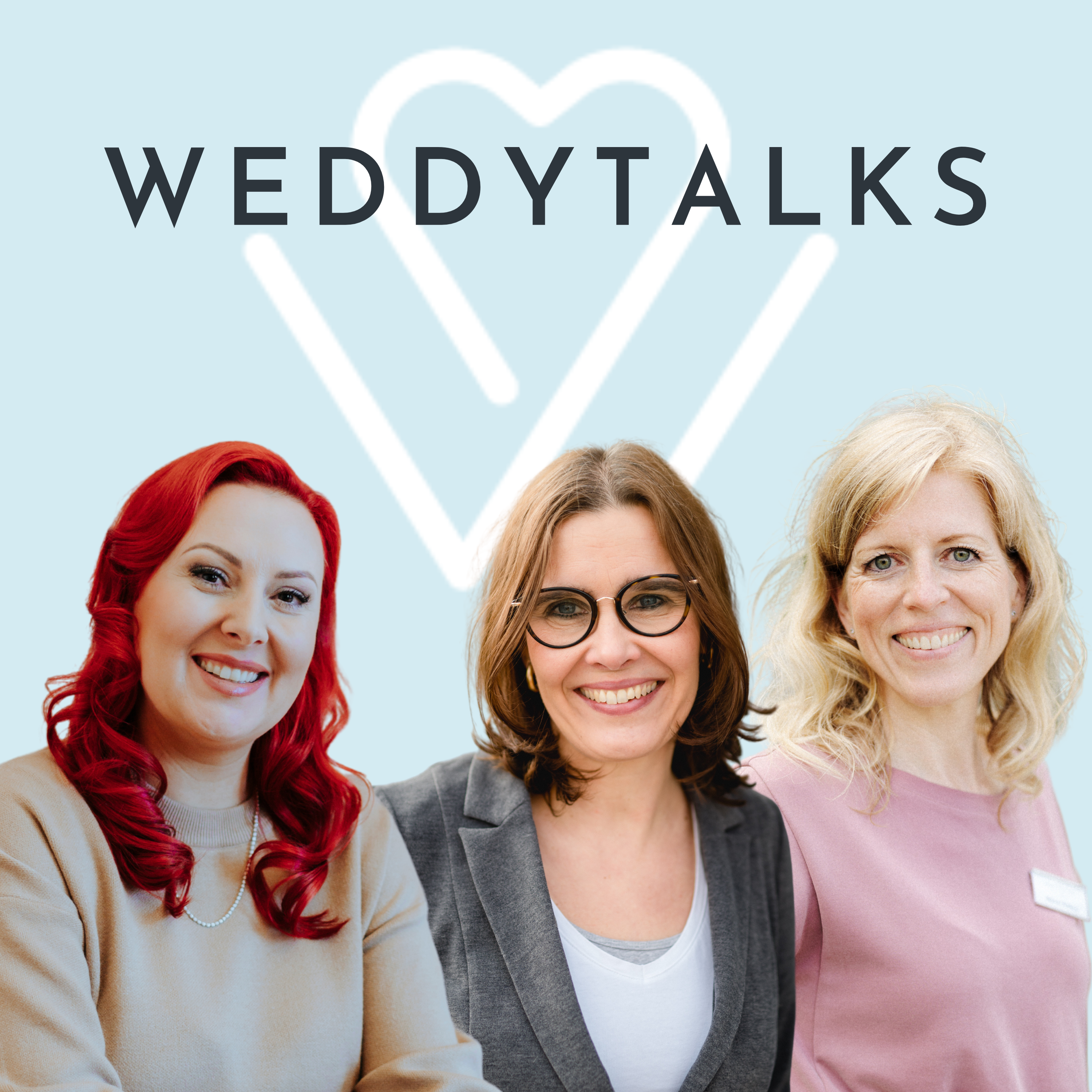 Drei Frauen mit den Worten Weddytalks vor sich.